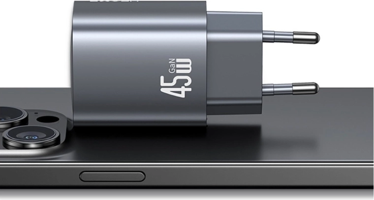 Powerful and fast 45 W charging