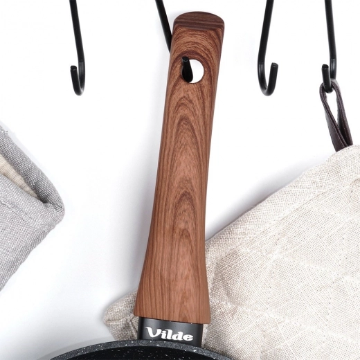 Ergonomiška, neįkaistanti rankena