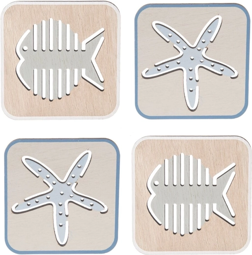 Nautical motifs that decorate the table