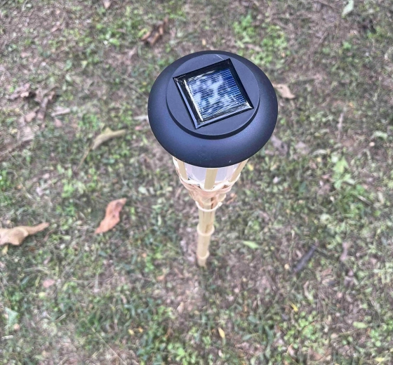 Saulės energija veikiantis, be laidų