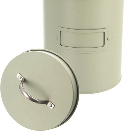 Sturdy metal construction for everyday use