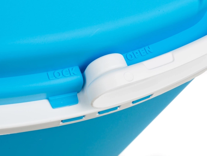 Closeable lid for convenient access