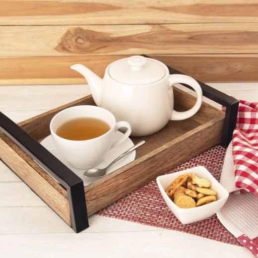 Stilingas gėrimų ir skanėstų serviravimas