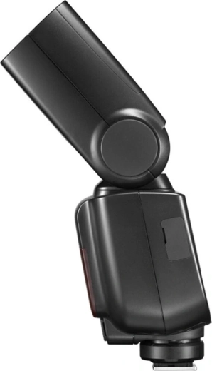 Tilting head and 20–200 mm zoom for bounce and light direction