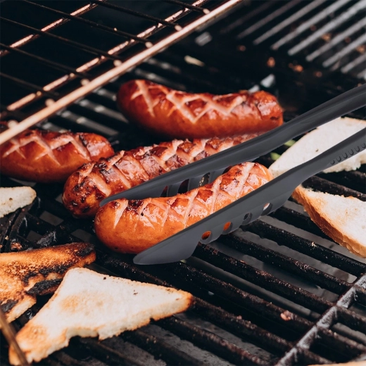 Versatile use in the kitchen and on the grill