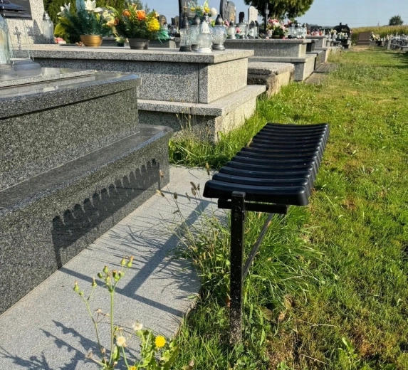 Mounting feet for firm anchoring