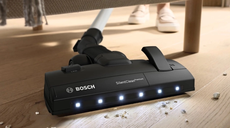 LED nozzle for visibly cleaner floors