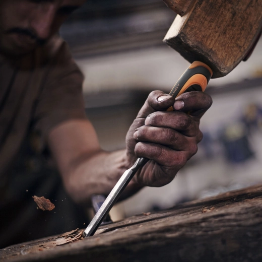 Metal striking end