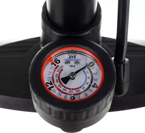 Integrated pressure gauge (BAR/PSI) for precise inflation
