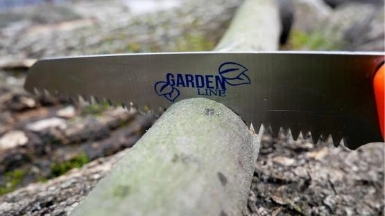 Sharp 17 cm blade for clean, fast cuts