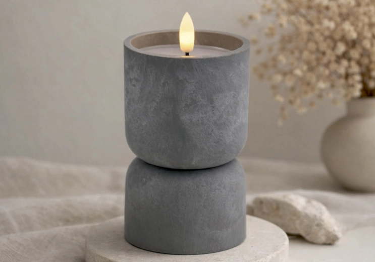 Elegant hourglass shape and concrete look