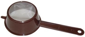 Plastikinis sietelis su rankena 10 cm – spalvų miksas