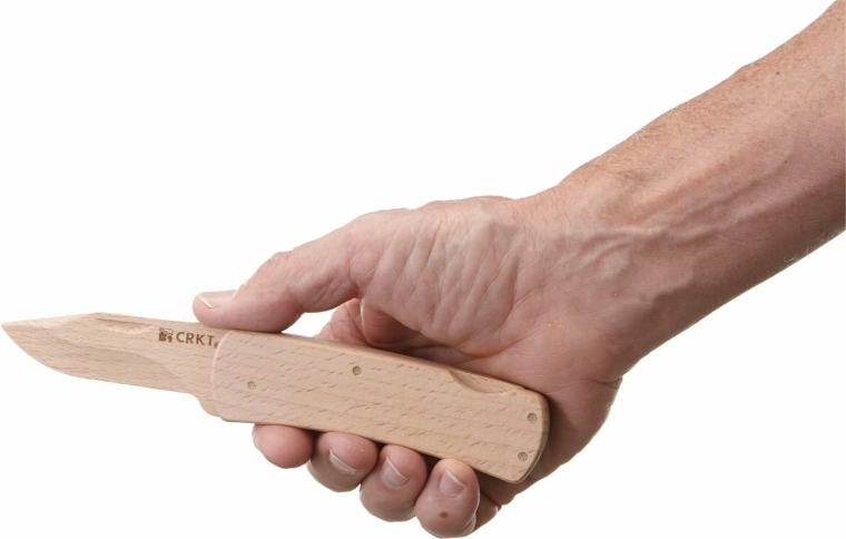 Saugus funkcionalus sulankstomo peilio modelis