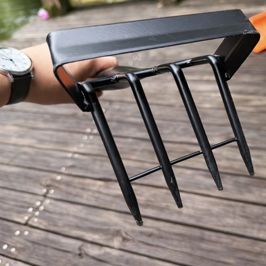Tines for loosening and freeing weeds