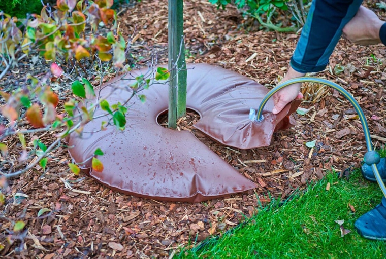 Tree watering bag 100 cm, 75 l, brown PVC