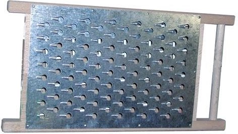 Burokėlių trintuvė su medine rankena 22 × 44 cm