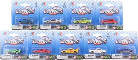 Metalinis automobiliukas ant kartono