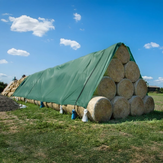 Apsauginė agrodanga (neaustinė tekstilė) šiaudų ir šieno kupetų uždengimui 9,8 × 12,5 m, 140 g/m² – 1 vnt.