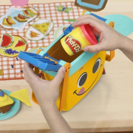 Viskas po ranka pikniko krepšyje