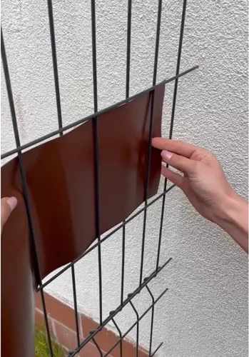 Lengvas montavimas su sąvaržėlėmis