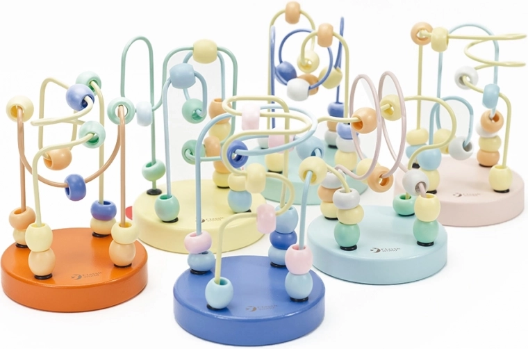 Mediniai karoliukai ir viela