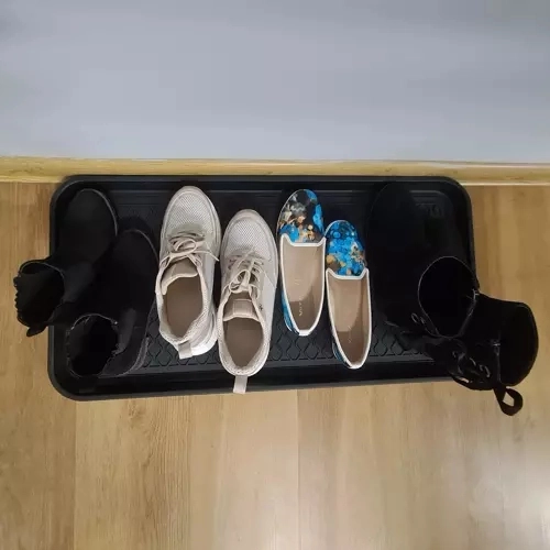 Didelis dydis kelioms batų poroms