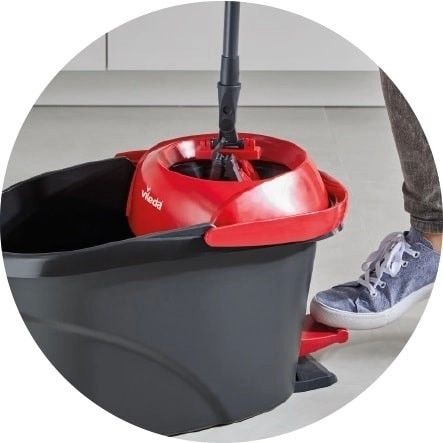 Pedal wringing without wet hands