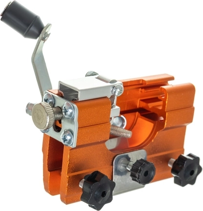 Atspari konstrukcija darbui lauke