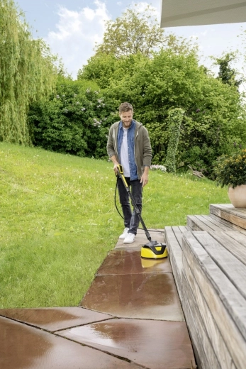 Cleaning without water splashing