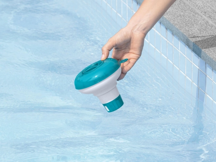 Tolygus pasiskirstymas vandens paviršiuje