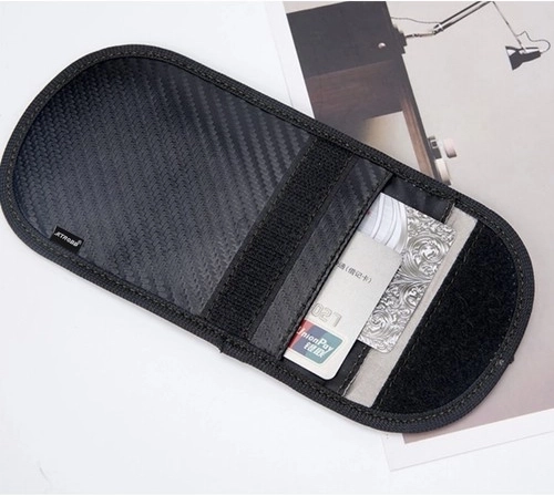 Dvi kišenės raktams ir kortelėms