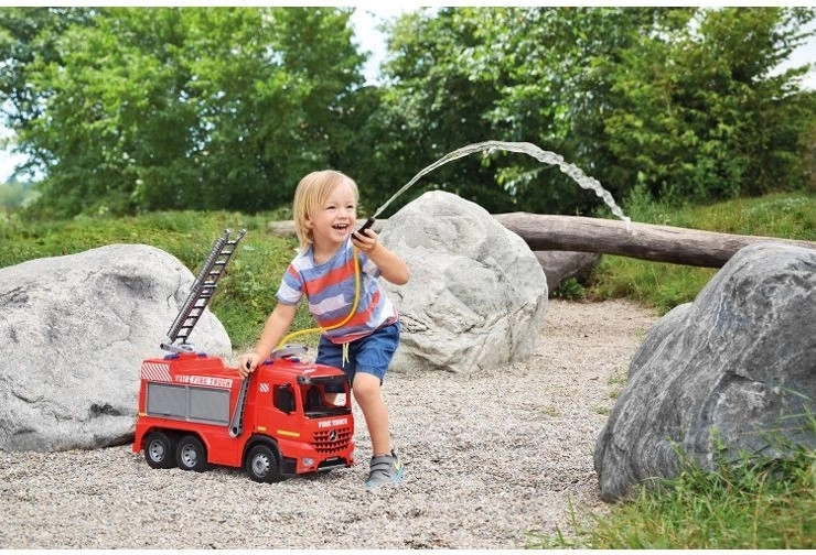 Veikianti vandens patranka su didele talpykla