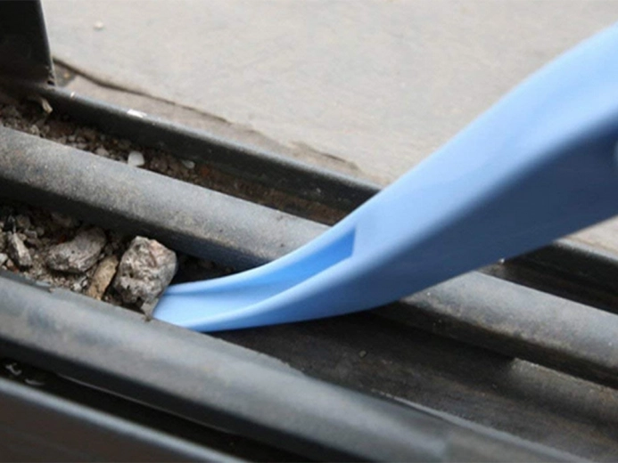 Nuimamas grandiklis įsisenėjusiems nešvarumams