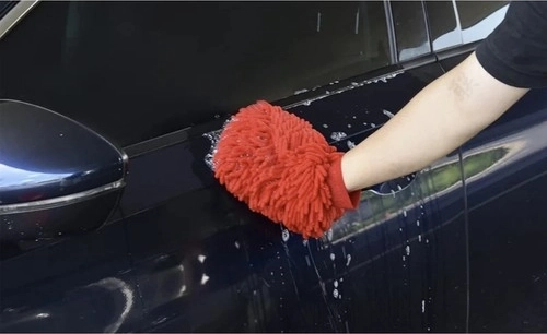 Plovimo pirštinė ir mikropluoštas spindinčiai apdailai