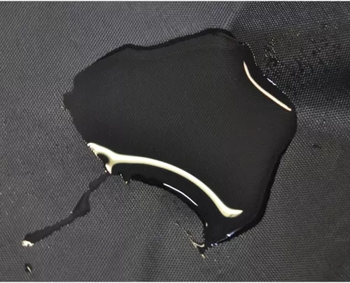 Atsparus vandeniui ir lengvai valomas audinys