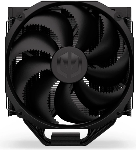 Quiet performance thanks to the Fluctus 140 PWM fan