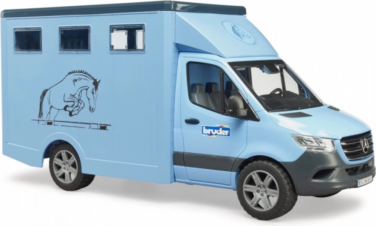 Atidaroma kabina ir gausios detalės