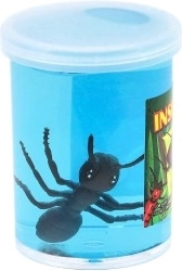 Realistiškos vabzdžių figūrėlės