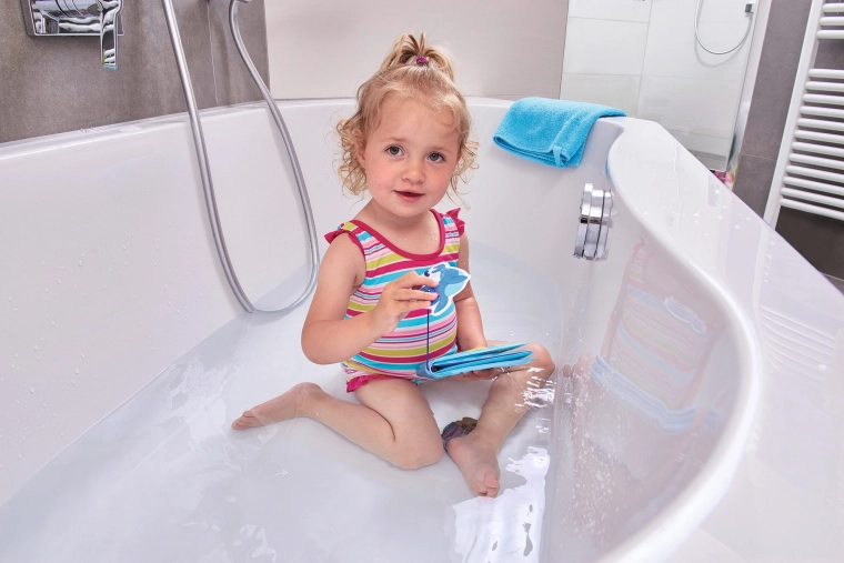 Linksmos jūrų temos 8 puslapiuose