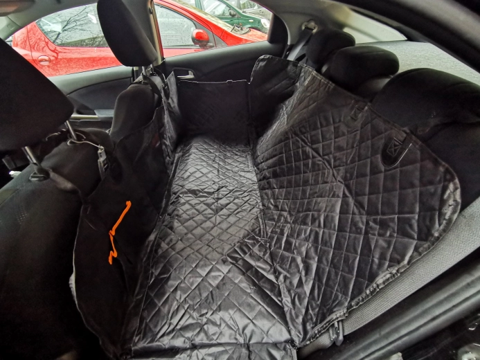 Atspari vandeniui ir neslystanti medžiaga