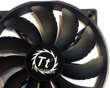 Optimized airflow with THERMALTAKE logo