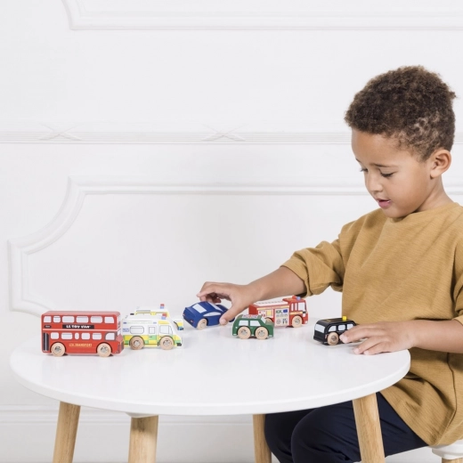 Supports imagination and fine motor skills