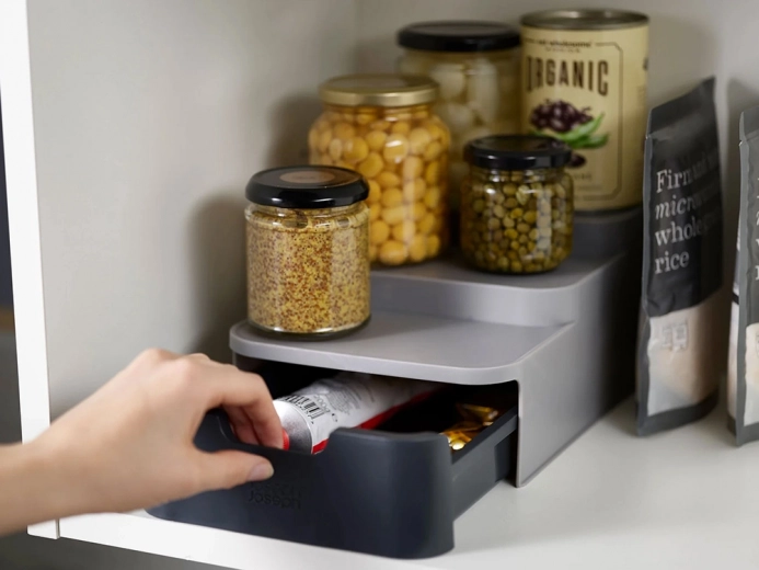 Praktiškas ištraukiamas stalčius