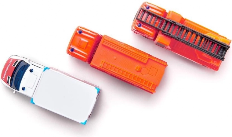 Metalinių modelių ir plastikinių detalių derinys