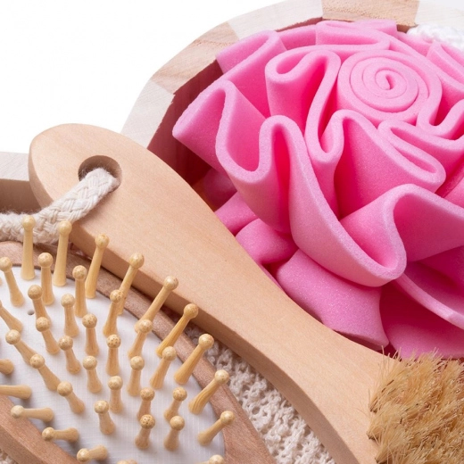 Natural brush for smoother skin