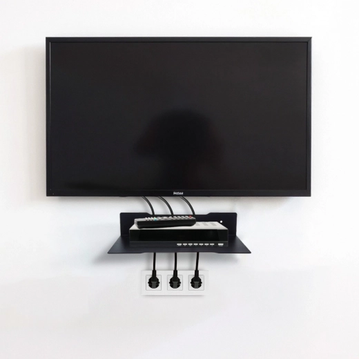 Clean installation thanks to cable pass-through