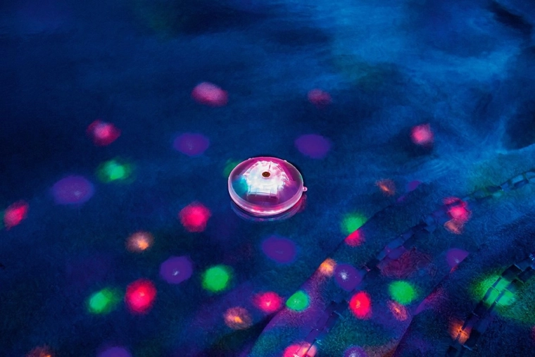 Keturių spalvų ir septynių šviesos režimų deriniai