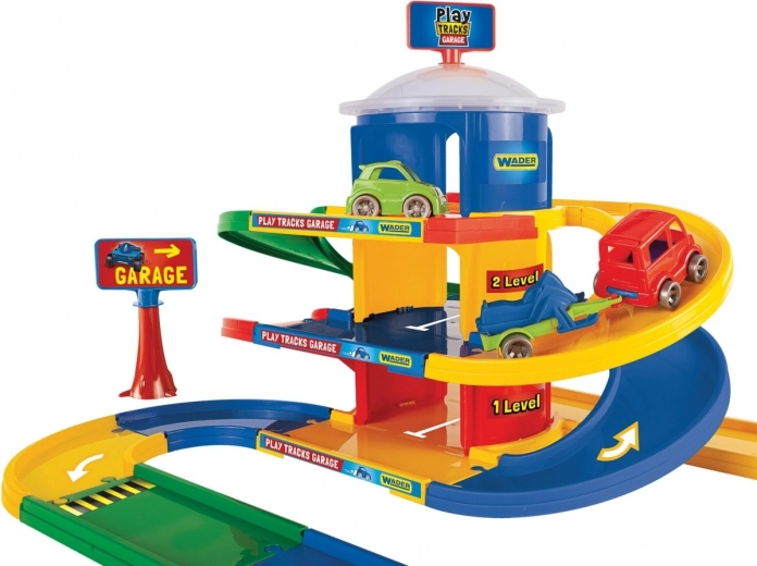 Trys pramogų aukštai ir 4,6 m ilgio trasa