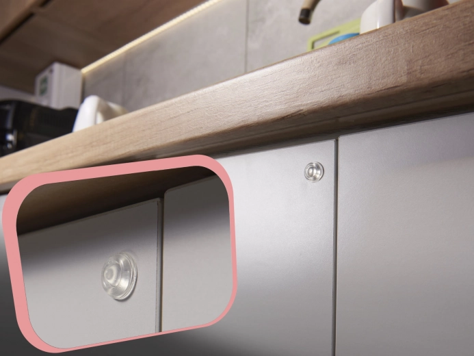 Tylus durų ir durelių uždarymas