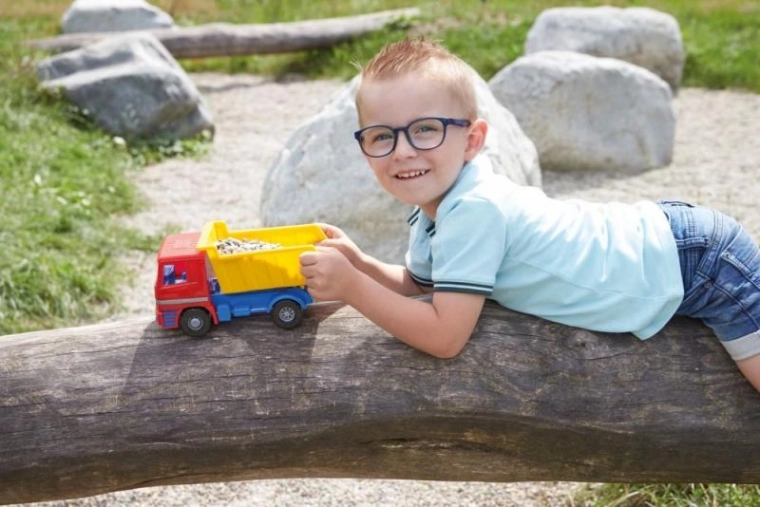 Pramoga lauke ir namuose